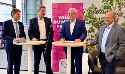 Klimaneutrale Mobilität: Ministerpräsident Dr. Markus Söder und Innenminister Joachim Hermann zu Besuch am HI ERN